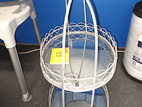 Lot 83 - etagère - afbeelding 2 van  3
