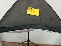 Lot 83 - fotostudio lamp - afbeelding 1 van  3