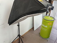Lot 83 - fotostudio lamp - afbeelding 3 van  3