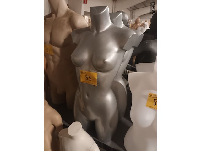 Lot 83 - grijze torso vrouw. 2 stuks - afbeelding 1 van  4