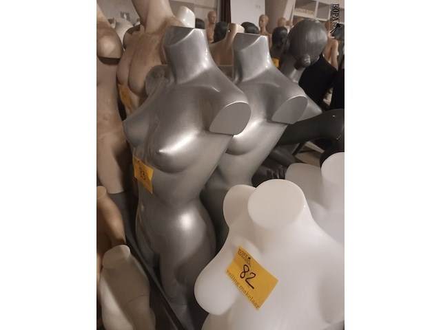 Lot 83 - grijze torso vrouw. 2 stuks - afbeelding 2 van  4