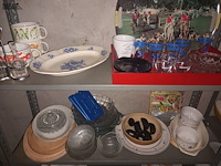 Lot 83 - keukengerei en huisraad. inhoud rek - afbeelding 4 van  5