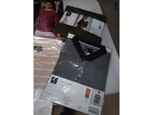 Lot 83 - kledij. 13 stuks - afbeelding 6 van  6