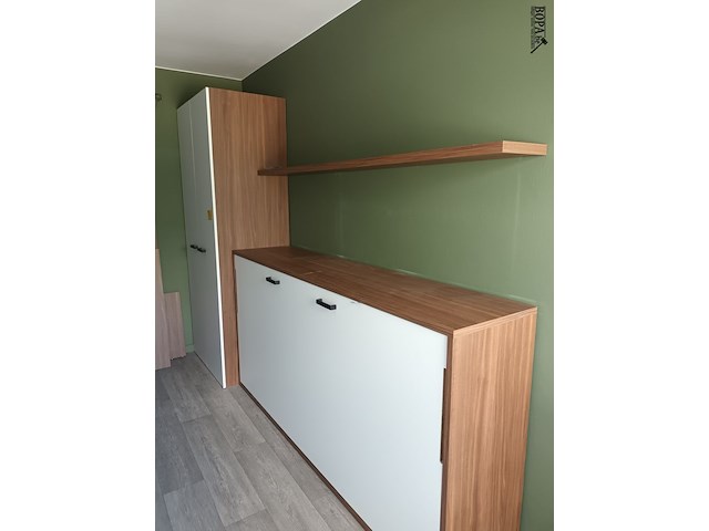 Lot 83 - kleerkast en opklapbed - afbeelding 1 van  4