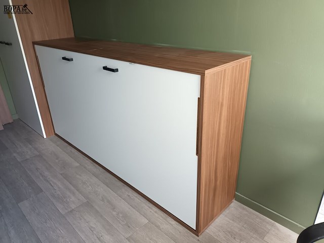 Lot 83 - kleerkast en opklapbed - afbeelding 2 van  4