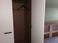 Lot 83 - kleerkast en opklapbed - afbeelding 4 van  4