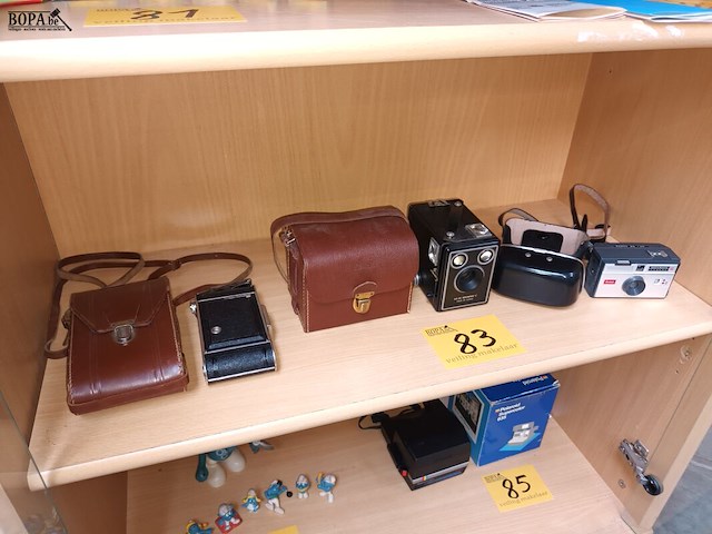 Lot 83 - kodak fototoestellen. 3 stuks - afbeelding 2 van  5