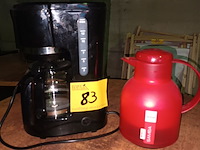 Lot 83 - koffiezetapparaat en thermos - afbeelding 1 van  3
