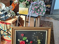 Lot 83 - kunstbloemen bruidsboeket en opgevulde vaas - klok bloemen e - afbeelding 1 van  2
