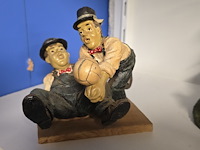 Lot 83 - laurel & hardy beeldjes 8 stuks - afbeelding 2 van  8
