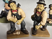 Lot 83 - laurel & hardy beeldjes 8 stuks - afbeelding 4 van  8