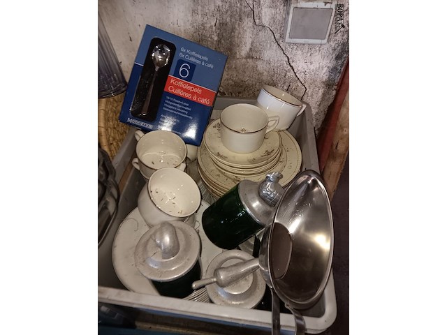 Lot 83 - lot keukenmateriaal - afbeelding 5 van  6