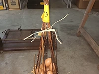 Lot 83 - mand met kaarsen