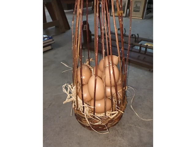 Lot 83 - mand met kaarsen - afbeelding 2 van  2