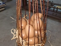 Lot 83 - mand met kaarsen - afbeelding 2 van  2