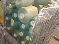 Lot 83 - rolcontainer met bobijnen garen - afbeelding 2 van  3