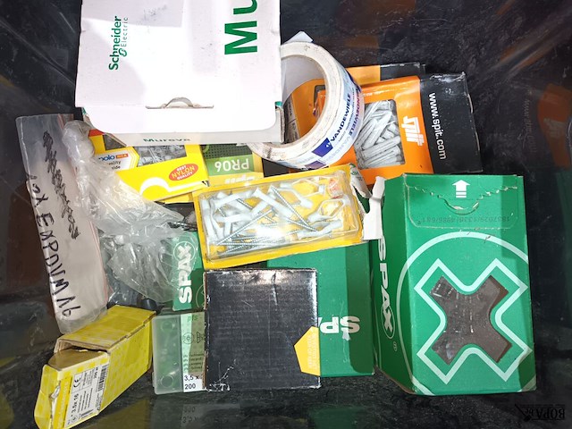 Lot 83 - schroeven en pluggen - afbeelding 2 van  4