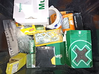 Lot 83 - schroeven en pluggen - afbeelding 2 van  4