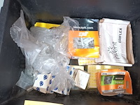 Lot 83 - schroeven en pluggen - afbeelding 3 van  4