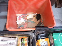 Lot 83 - schroeven en pluggen - afbeelding 4 van  4