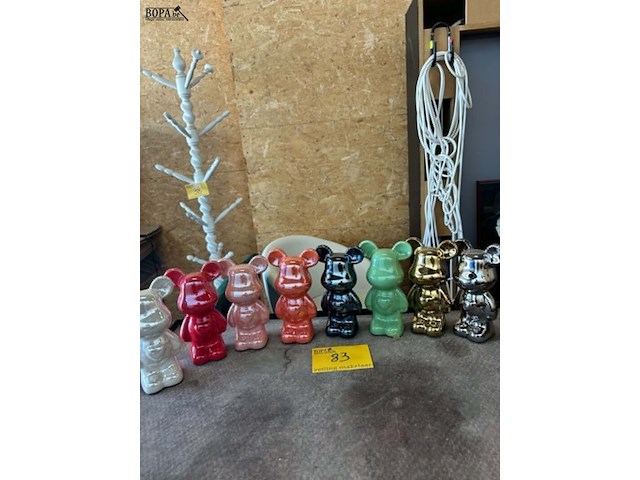 Lot 83 - the bear - beeldjes jeff koons - metallic en parelmoer - afbeelding 1 van  2
