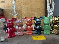 Lot 83 - the bear - beeldjes jeff koons - metallic en parelmoer - afbeelding 2 van  2