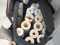 Lot 83 - trolley met behangpapier - afbeelding 3 van  3