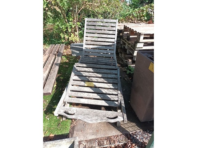 Lot 83 - tuinbed in teakhout - afbeelding 1 van  2