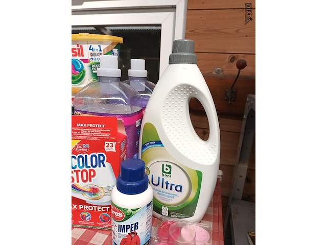 Lot 83 - wasmiddelen - afbeelding 2 van  6