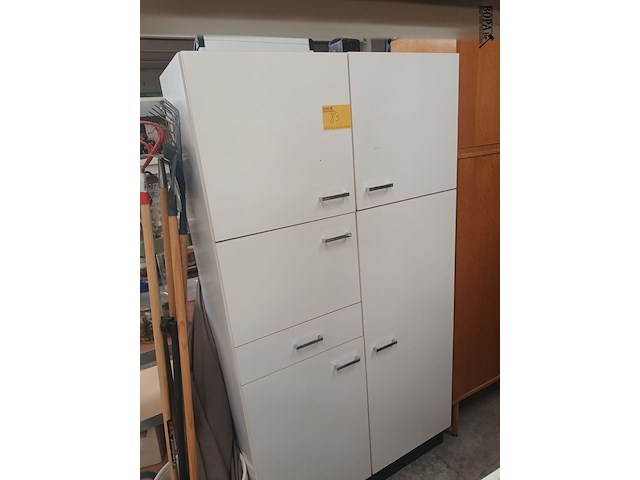 Lot 83 - witte retro keukenkast - afbeelding 1 van  5