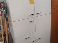 Lot 83 - witte retro keukenkast - afbeelding 1 van  5