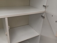 Lot 83 - witte retro keukenkast - afbeelding 4 van  5