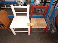 Lot 830 - kinderstoeltje. 2 stuks - afbeelding 1 van  3