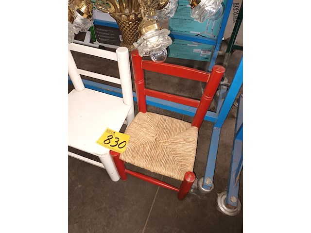 Lot 830 - kinderstoeltje. 2 stuks - afbeelding 3 van  3