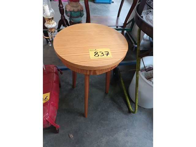 Lot 837 - rond tafeltje - afbeelding 3 van  3
