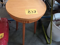 Lot 837 - rond tafeltje - afbeelding 3 van  3