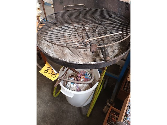 Lot 838 - barbecue - afbeelding 2 van  3