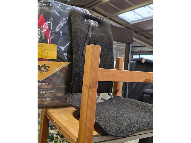 Lot 84 - auto zitkussens 2 stuks - afbeelding 1 van  4