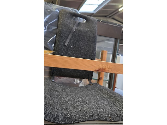 Lot 84 - auto zitkussens 2 stuks - afbeelding 2 van  4