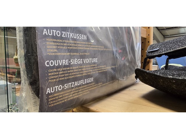 Lot 84 - auto zitkussens 2 stuks - afbeelding 4 van  4