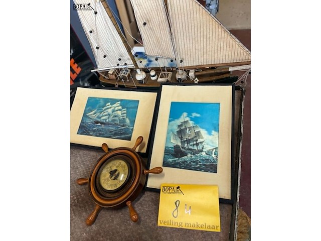 Lot 84 - decoratie modelbouw zeilschip model belle poule en andere - afbeelding 1 van  4