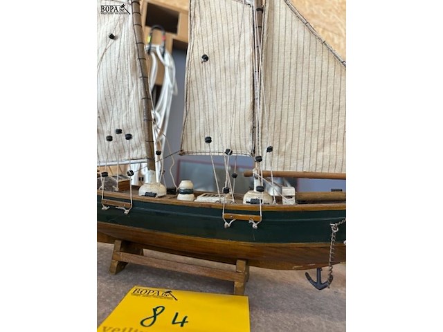 Lot 84 - decoratie modelbouw zeilschip model belle poule en andere - afbeelding 3 van  4