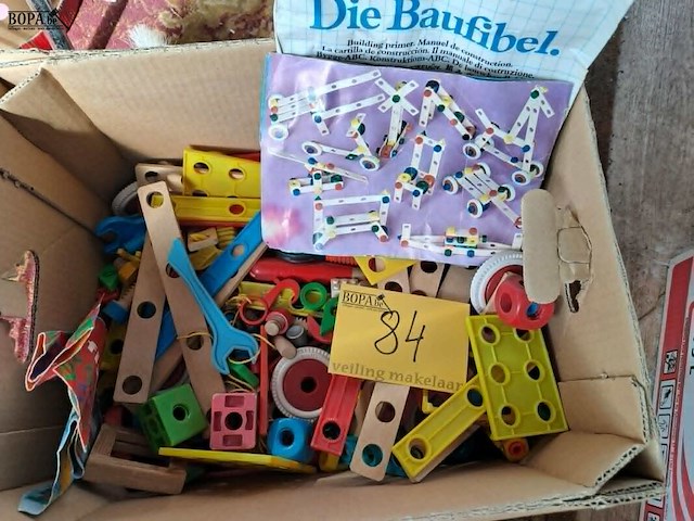 Lot 84 - doos houten bouwblokken en doos houten baufix constructiespe - afbeelding 3 van  3