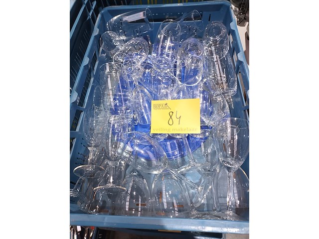 Lot 84 - glazen - afbeelding 1 van  3