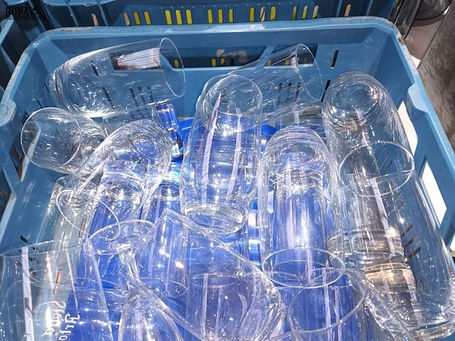 Lot 84 - glazen - afbeelding 2 van  3