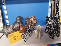 Lot 84 - katten en honden. 7 stuks - afbeelding 1 van  4