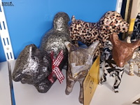 Lot 84 - katten en honden. 7 stuks - afbeelding 4 van  4