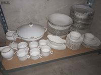 Lot 84 - keukengerei en huisraad. inhoud rek - afbeelding 5 van  5