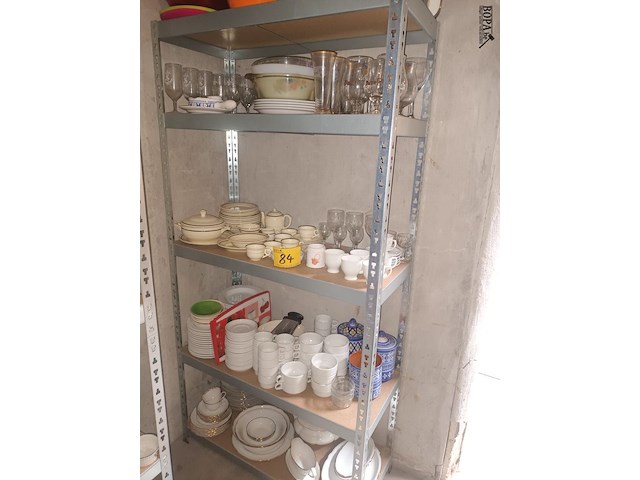 Lot 84 - keukenmateriaal en huisraad - afbeelding 1 van  5