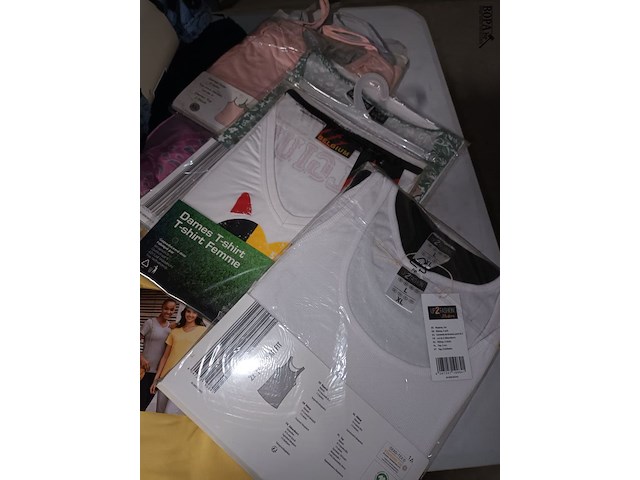 Lot 84 - kledij en plaids - afbeelding 5 van  5